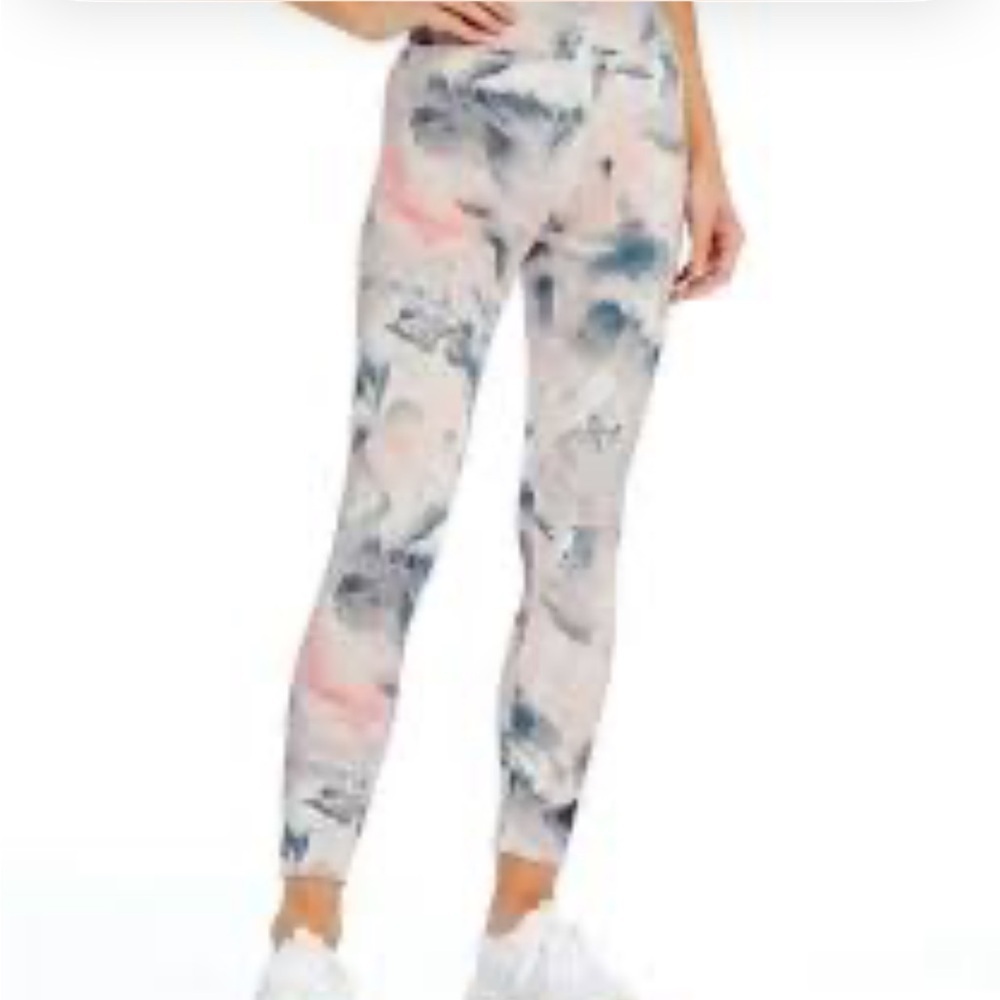 FourLaps Arc Sz Medium Pink Clouds Leggings • NWT!